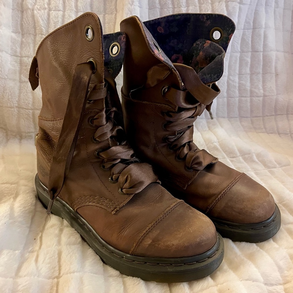 Dr. Martens 1914 Triumph Aimilita Brown Leather Boot